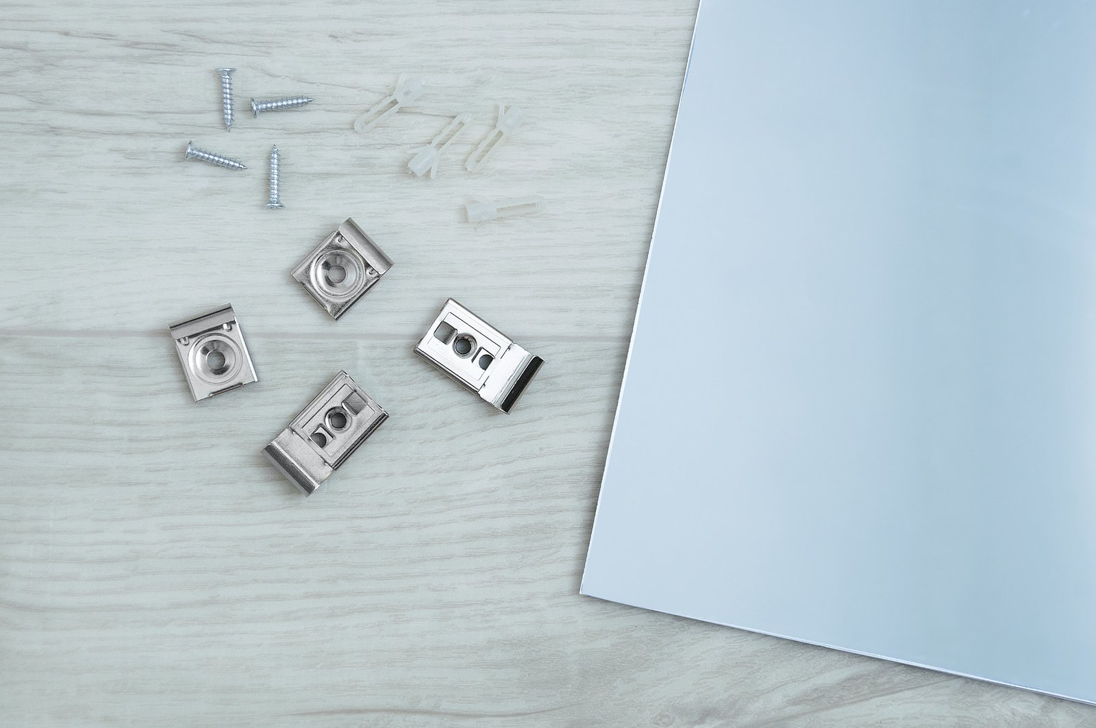 Peilin asennus Turku — ammattimainen peilien kiinnitys